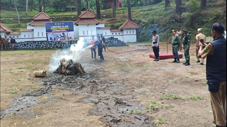 Ratusan Relawan Disiagakan Hadapi Karhutla di Lereng Ciremai