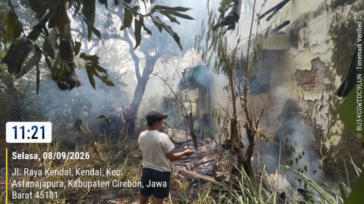 Rumah di Astanajapura Terbakar Diduga Korsleting Listrik