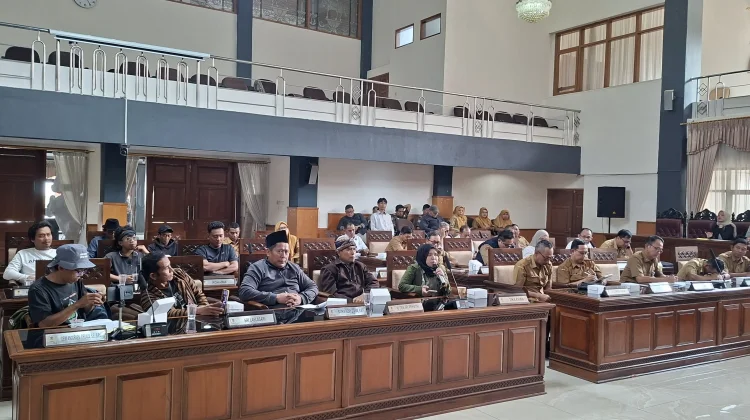 Ratusan Hektare Hutan Kuningan Ditanami Kopi Ilegal, Perhutani Akui Kesulitan
