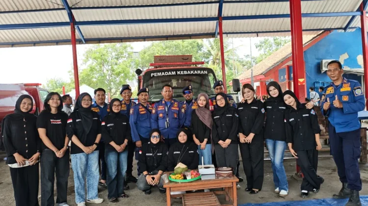 Mahasiswa Unwir Rayakan Ultah di Markas Damkar Indramayu