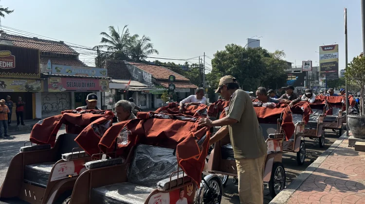 Pengemudi Becak Listrik Cirebon Gratis Isi Daya di Kantor Pemkot