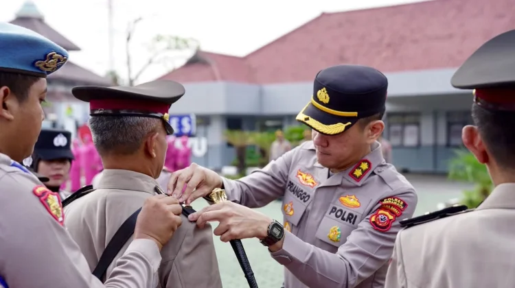 Polres Indramayu Rotasi Pejabat Utama dan Kapolsek untuk Penyegaran