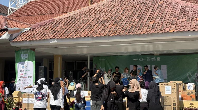 RRI Fest 2026 Padukan Jalan Sehat dengan Aksi Peduli Lingkungan