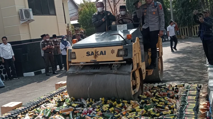 Dikejar Polisi, Penjual Miras di Majalengka Kini Main Sembunyi dan COD