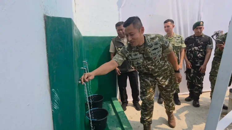 TNI Bor Tanah 60 Meter, Air Bersih Mengalir untuk Warga Majalengka