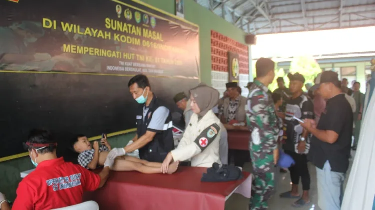 HUT TNI di Indramayu, Puluhan Anak ikuti Sunatan Masal