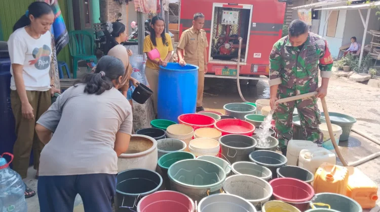 Kodim 0614 Kota Cirebon Kembali Salurkan Air Bersih ke Argasunya