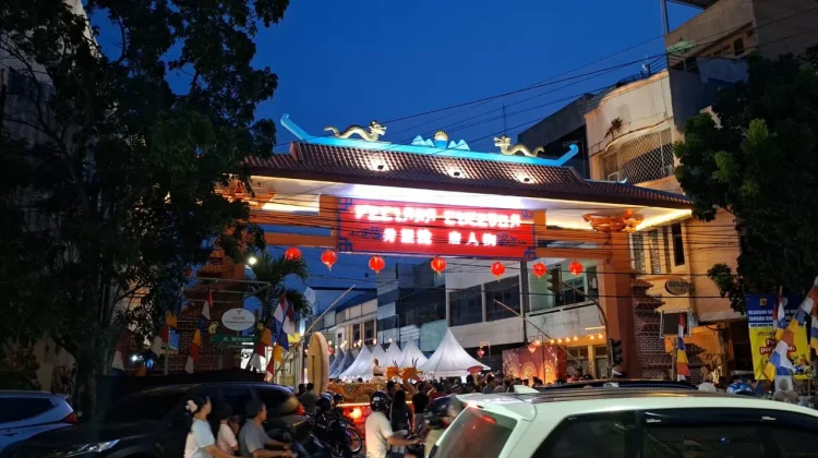 Gapura Pecinan Diresmikan, Festival Kue Bulan Perkuat Daya Tarik Budaya Cirebon