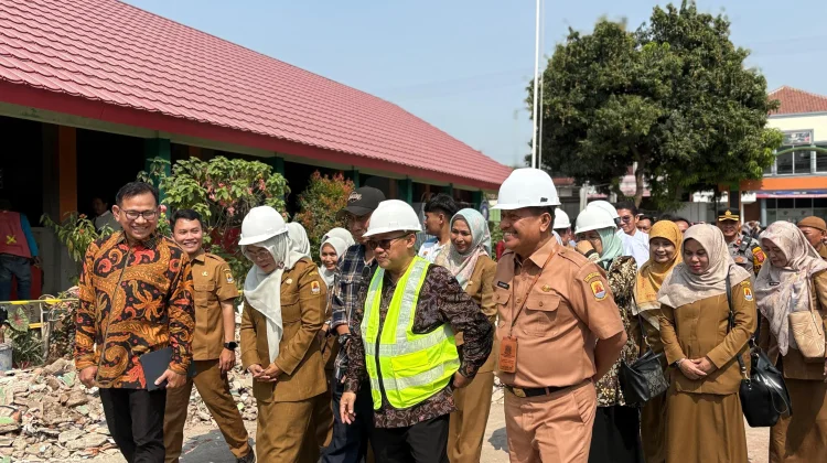 Mendikdasmen Tinjau Revitalisasi SDN 1 Kedungjaya Kabupaten Cirebon