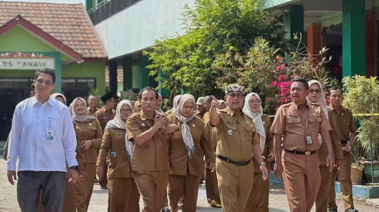 Bupati Imron Bersama Mendikdasmen Tinjau Rehabilitasi SDN 1 Kedungjaya