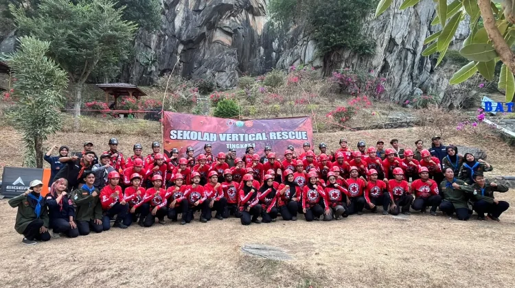 Tebing Batulawang Jadi Ruang Belajar Vertical Rescue
