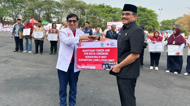 Pemkot Cirebon Terima Bantuan 8 Toren Air PMI untuk at Kekeringan