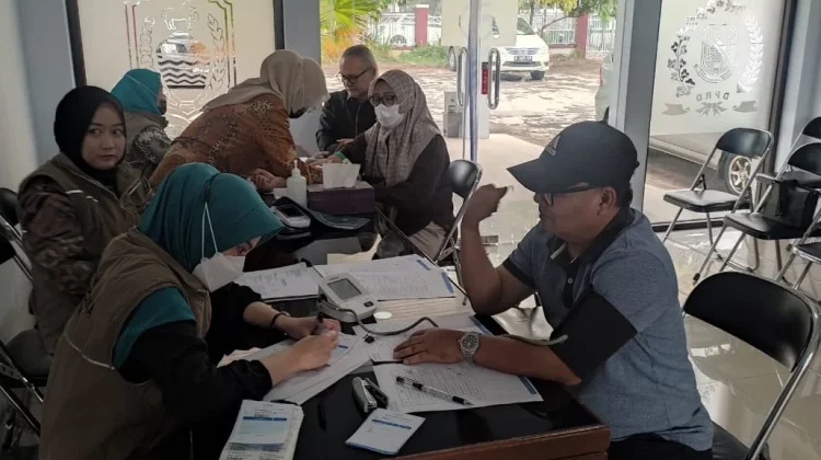DPRD Kuningan Gelar MCU, Puluhan Anggota Dewan Tes Urine