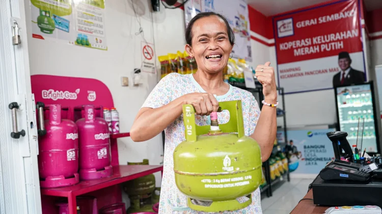 Pertamina Patra Niaga Salurkan LPG 3 Kg Melalui Koperasi Merah Putih