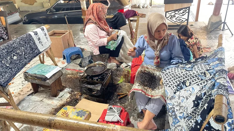 Hari Batik Nasional sebagai Momentum Pelestarian