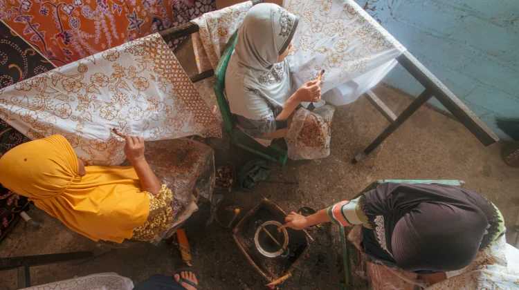 Disbudpar Dorong Pengembangan Batik Cirebon sebagai Kebanggaan Daerah