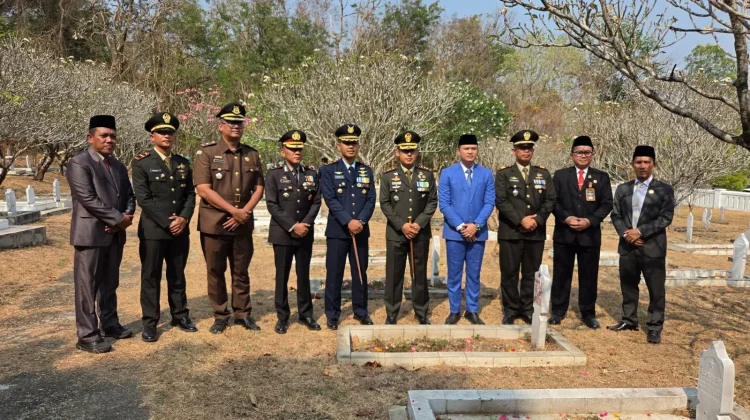 HUT ke-81 TNI, Dandim Majalengka Pimpin Ziarah Nasional di TMP Sawala