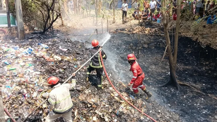 Kebakaran Tumpukan Sampah Kembali Terjadi di Haurgeulis Indramayu