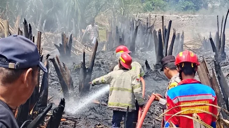 Dua Lokasi Pekarangan Rumah Terbakar di Indramayu