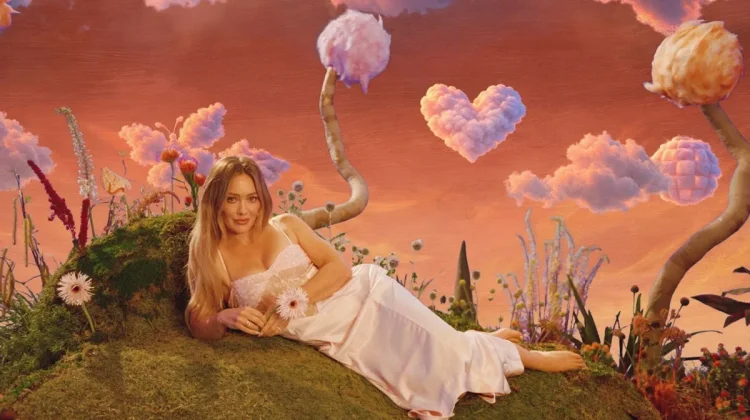 Hilary Duff Rilis “CATastrophe” untuk The Cat in the Hat