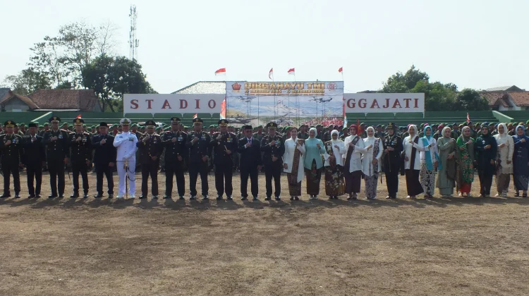 Dandim 0614/Kota Cirebon Hadiri Upacara HUT ke-81 TNI di Stadion Ranggajati