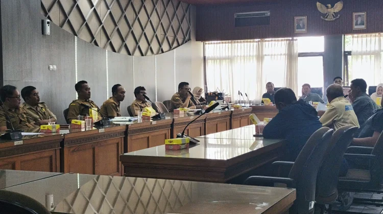 Tuding Kejanggalan Anggaran Tugu Bola Dunia Aktivis Ancam PTUN Pemkab