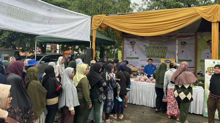 Antusiasme Warga Kota Cirebon Berburu Sembako Murah di GPM Kebon Pelok