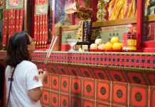 Tradisi Sembahyang Leluhur Masih Dilaksanakan Sebagian Warga Tionghoa
