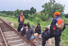 KAI Daop 3 Cirebon Ingatkan Bahaya Ngabuburit di Jalur Kereta