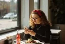 Suka Makan Sendirian? Ini Ciri Kepribadiannya