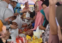 Ramadan Hemat! Warga Babakanreuma Borong Pangan
