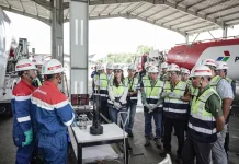 Pemred Media Tinjau Distribusi dan QC Avtur di AFT Halim