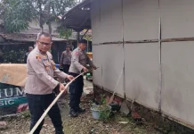 Wujud Kepedulian Polri, Polres Cirebon Kota Bedah Rumah Ratmi di Pegagan Kidul