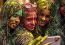 Festival Holi Warnai Musim Semi di India