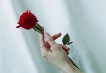 Kenapa Tuhan Mencabut Hal-hal yang Kita Sayangi?