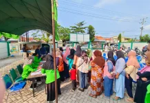 Warga Antusias Serbu Bazar Sembako Murah DPC PKB Indramayu