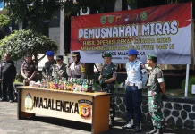 Ribuan Botol Miras Dimusnahkan Polres Majalengka jelang Lebaran 2026
