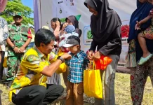 Wali Kota Cirebon Monitoring GPM sekaligus Bagikan Bingkisan pada Warga