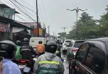 Tips Aman Berkendara saat Mudik Diguyur Hujan