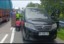 Ban Pemudik Pecah di Tol Cipali, Polisi Majalengka Sigap Turun Tangan