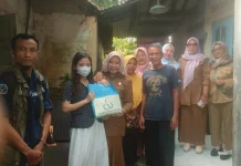 DPPKBP3A Kabupaten Cirebon Antar Vina Kembali ke Keluarganya