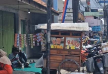 Pedagang Dadakan di Pantura Plered Cirebon Raup Peluang dari Arus Mudik