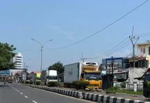 Kendaraan Besar Padati Jalur Pantura Cirebon ke Arah Barat pada H-3 Lebaran