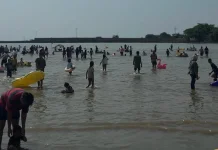 Libur Lebaran, Pantai Balongan Indah Dipadati Wisatawan dari Luar Kota