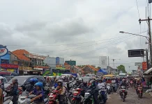 Arus Balik Lebaran 2026, Puluhan Ribu Motor Padati Simpang Palimanan