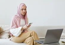 Bijak Gunakan Media Sosial, Kunci Menjaga Akhlak di Era Digital