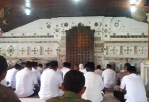 Makam Sunan Gunung Jati Dipadati Peziarah saat Libur Lebaran
