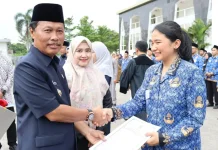 Wali Kota Cirebon Lantik 119 PNS, Tekankan Integritas Pelayanan