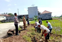 Polisi Sambangi Pembangunan Jalan, Warga Diberi Imbauan Kamtibmas