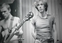 Flea Terharu dengan Dokumenter Hillel Slovak